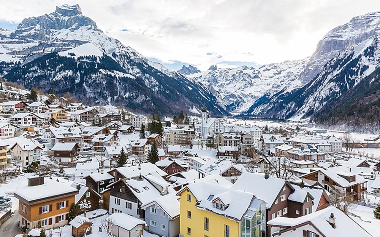 als-hochzeitsplanerin-und-hochzeitsfotograf-in-engelberg