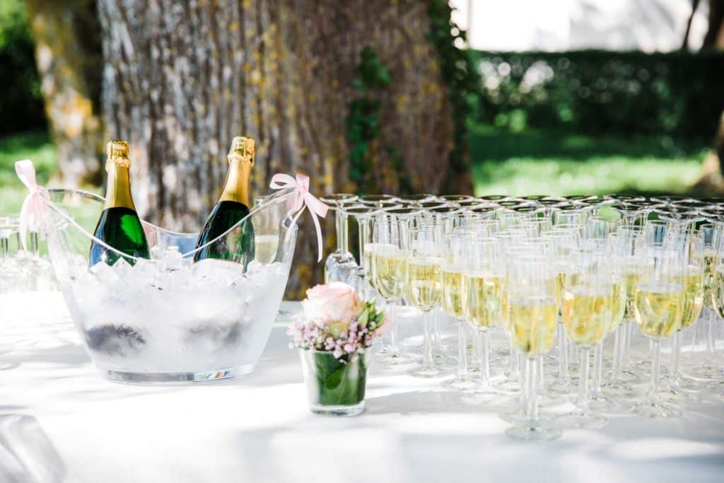 Ihr Sektempfang nach der Trauung zum Hochzeitsfest ♥ rockwedding
